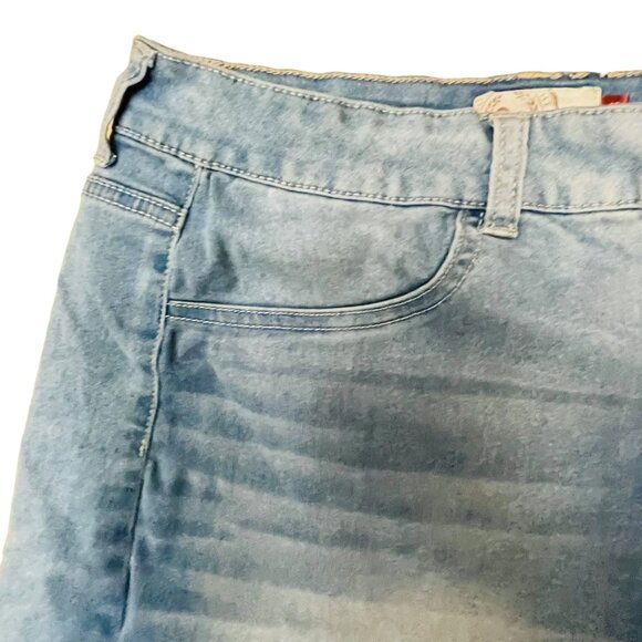 SO Womens Midi Shorts Denim Light Wash Size 15 - Picture 8 of 8